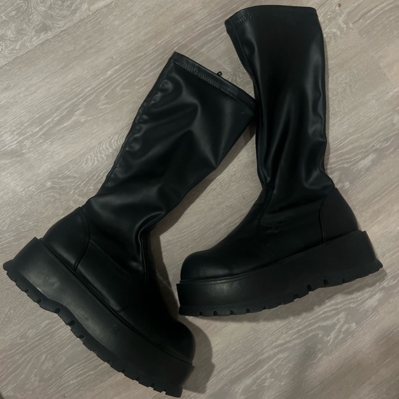 Demonia Slacker-200 - Picture 1 of 6